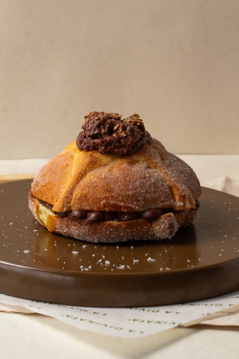 Pan de Muerto Ferrero - La Divinata, El mejor pastel de Monterrey ahora también en México