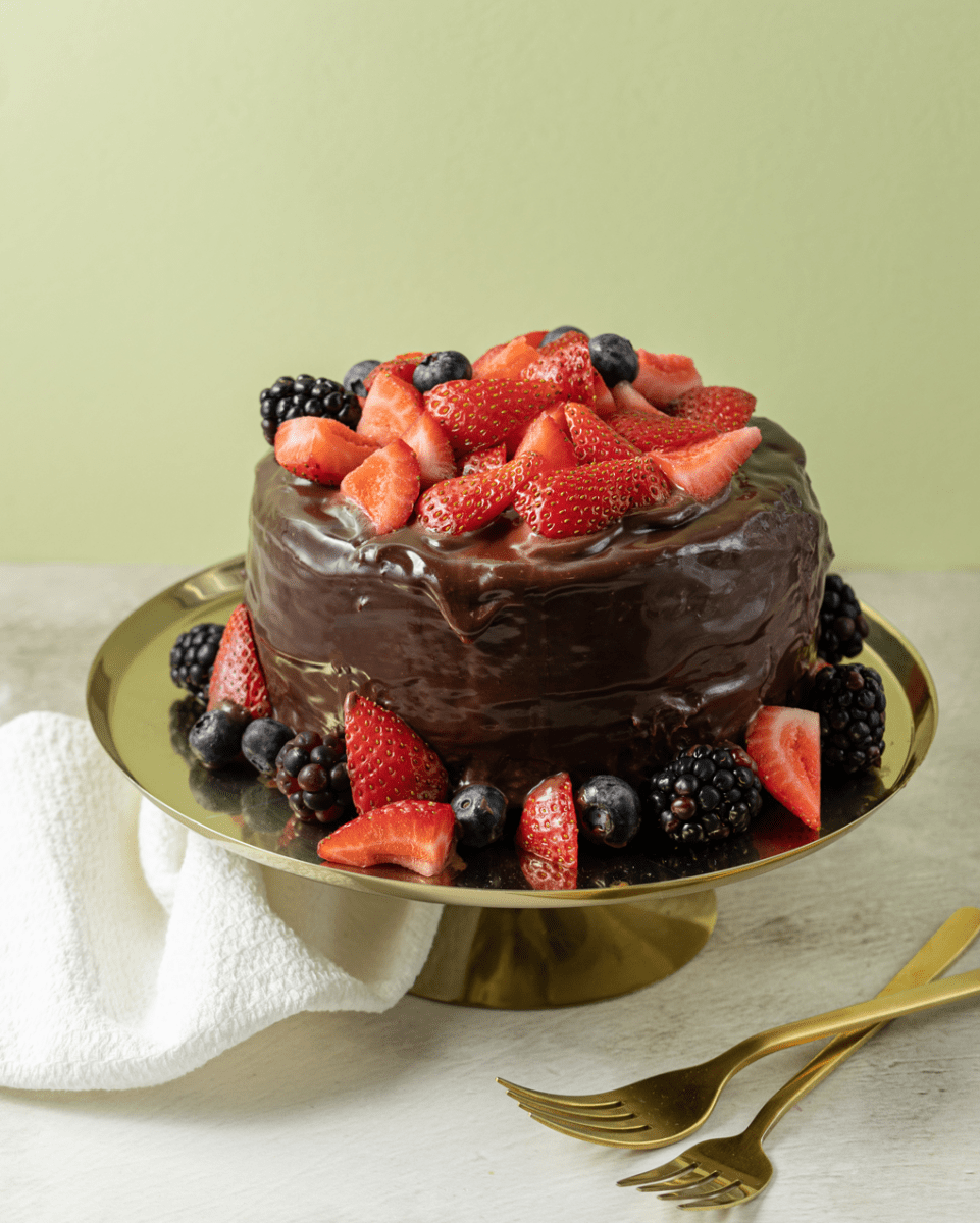 Pastel de chocolate con Frutos Rojos - La Divinata, El mejor pastel de Monterrey ahora también en México