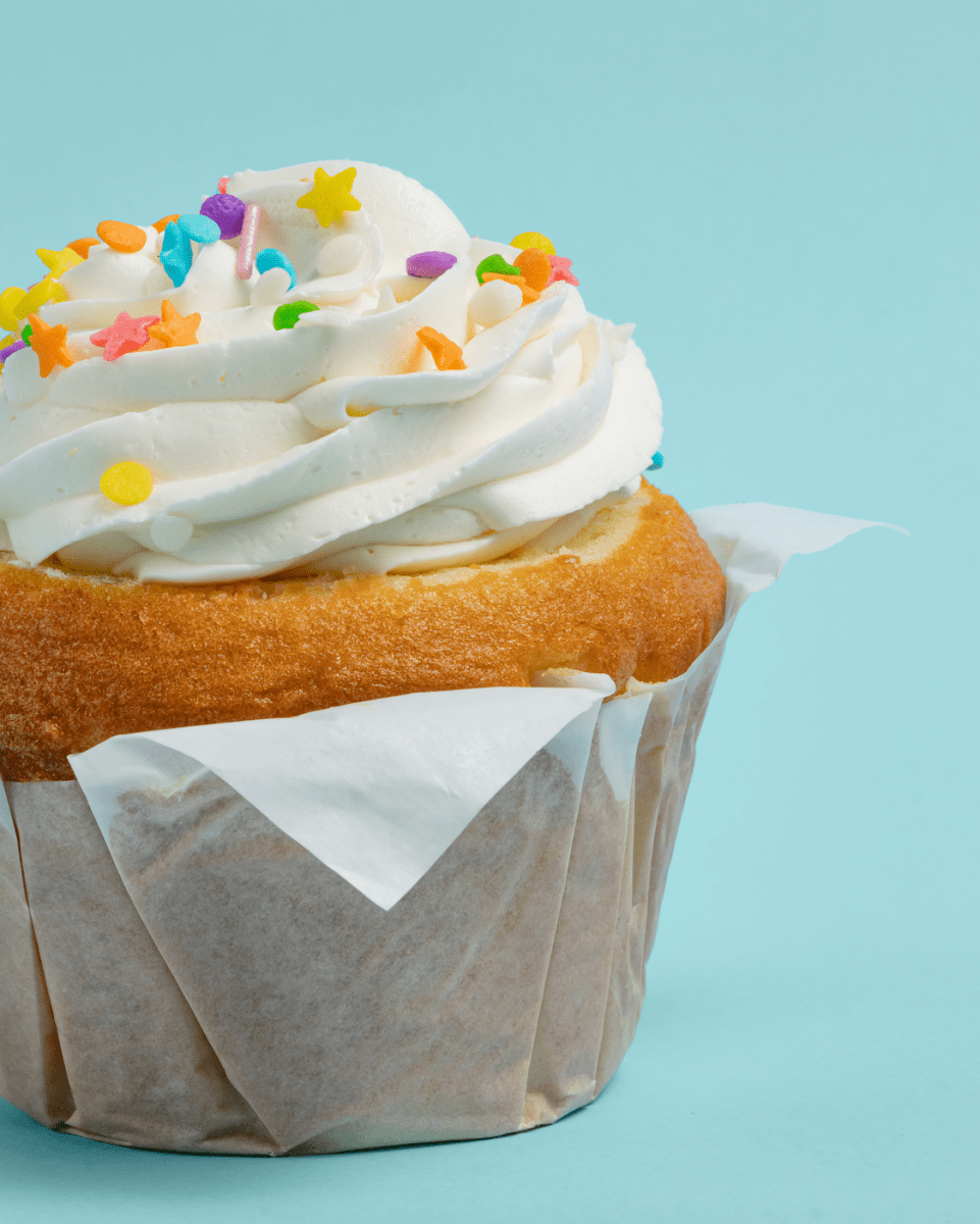 Muffin Happy Bday Vainilla - La Divinata, El mejor pastel de Monterrey ahora también en México