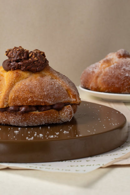 Pan de Muerto Ferrero - La Divinata, El mejor pastel de Monterrey ahora también en México