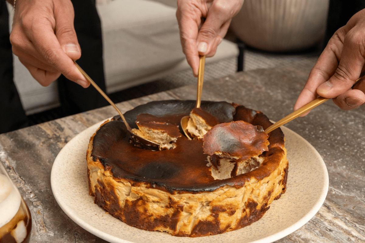 Tarta Vasca Carajillo - La Divinata x Como Comí - La Divinata, El mejor pastel de Monterrey ahora también en México
