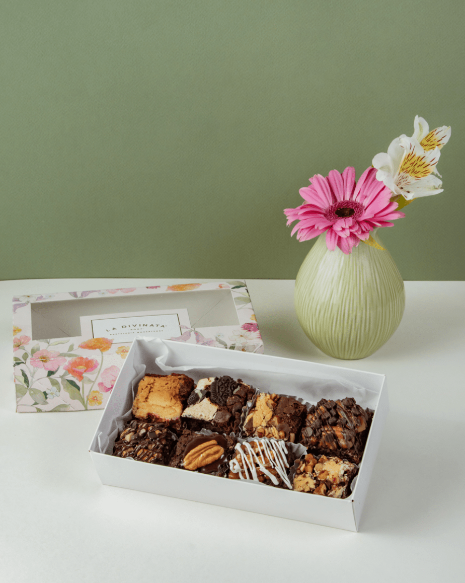 Caja 8 Brownies MOM23 - La Divinata, El mejor pastel de Monterrey ahora también en México