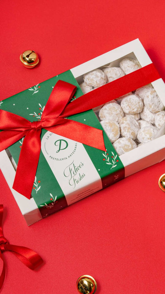 Caja con Bolitas de Nuez grande Nav22 - La Divinata, El mejor pastel de Monterrey ahora también en México