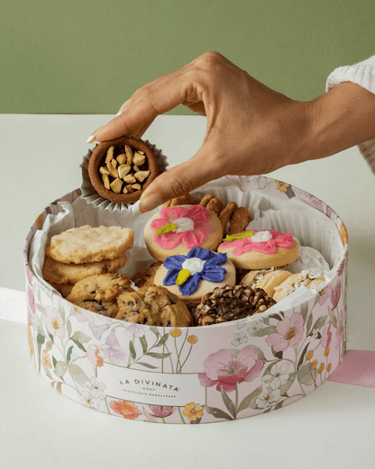 Caja Galletas Surtidas MOM23 - La Divinata, El mejor pastel de Monterrey ahora también en México